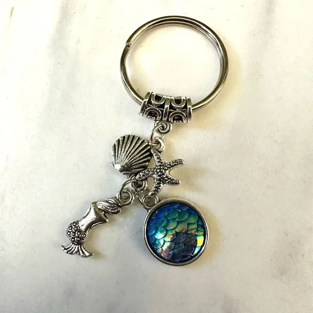Mermaid charm keychain - Picture 1 of 8
